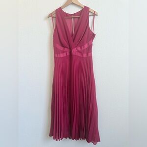 White House Black Market Pleated Midi Dress – Size 12 – Raspberry / Berry - NWT